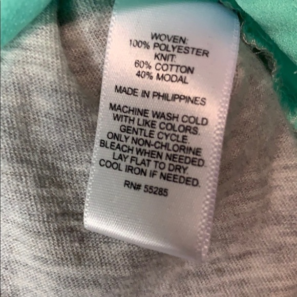 Express Y-neck and 3/4 sleeve top size medium - Picture 5 of 7